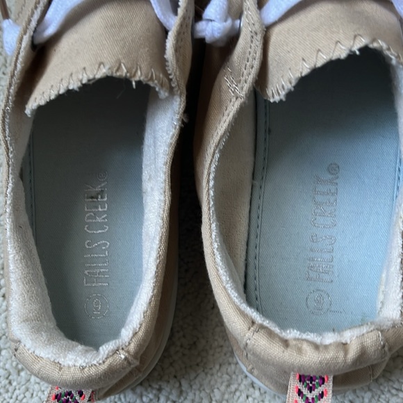 NWT Falls Creek Canvas Sneaker - Picture 5 of 10